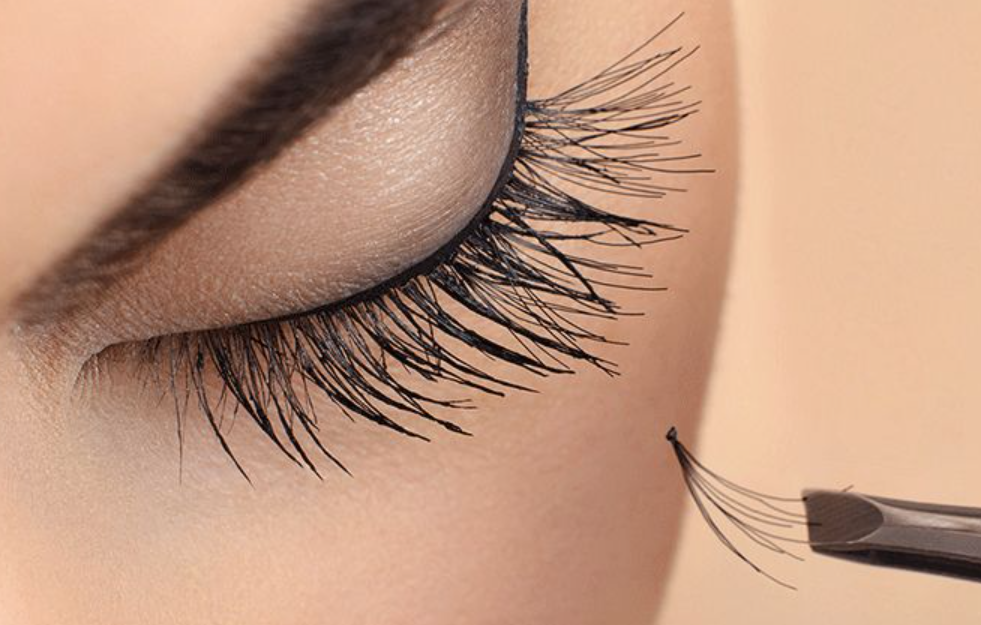 How Lash Artists Get Clients in the Slow Season