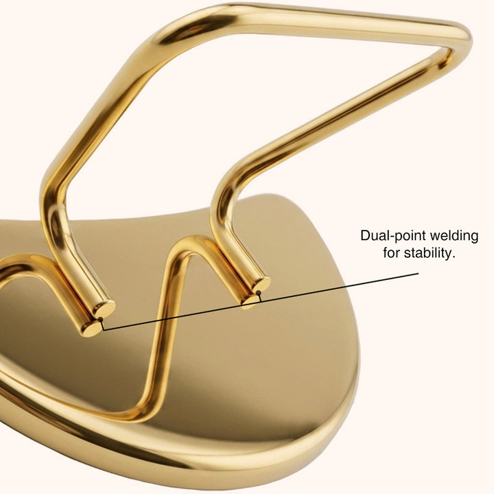 Lightweight hands-free lash mirror that rests comfortably on the client’s face. Cat-head and Crescent styles, ideal for lash viewing, detail inspection and lash content photography.