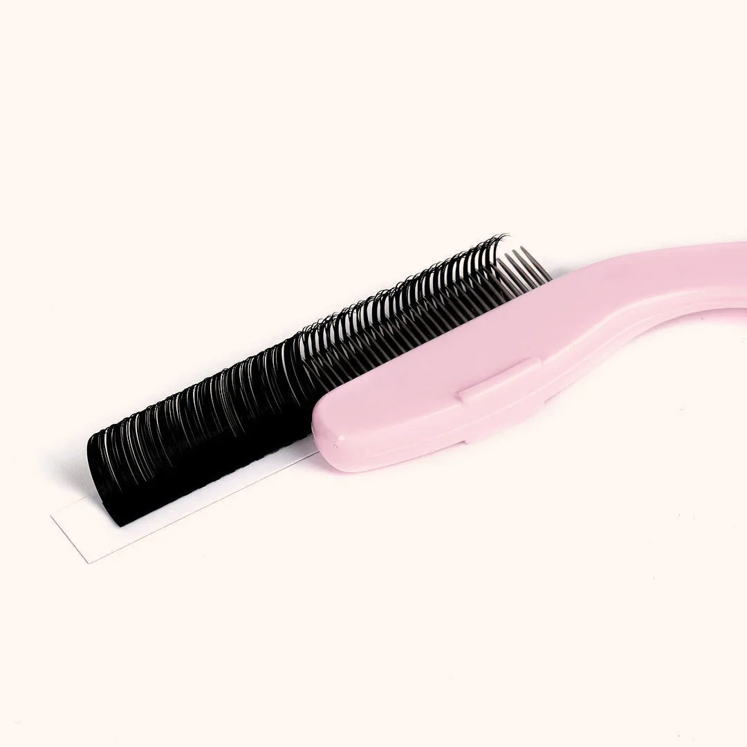 KOLYBEL Curved Lash Spike Comb, professional lash separator tool for eyelash extensions. Smooth rounded teeth fluff volume lashes without pulling, ergonomic curved design for salon lash artists. Waterproof plastic, pink & black options, ideal grafting & aftercare lash accessory.