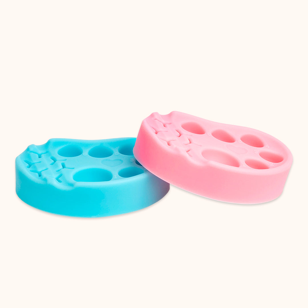 Reusable silicone lash lift palette with 6 glue wells and tool holders. Organizes perm lotion, fixer, glue and tools, ideal for professional lash perm and tint services.