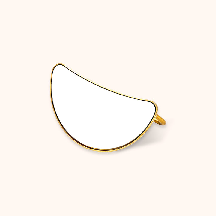 Lightweight hands-free lash mirror that rests comfortably on the client’s face. Cat-head and Crescent styles, ideal for lash viewing, detail inspection and lash content photography.