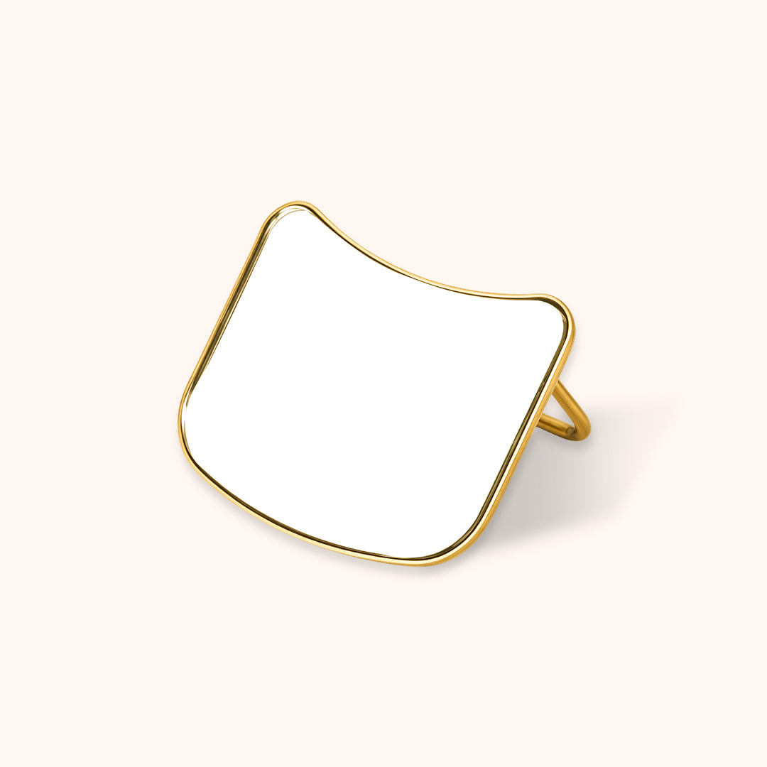 Lightweight hands-free lash mirror that rests comfortably on the client’s face. Cat-head and Crescent styles, ideal for lash viewing, detail inspection and lash content photography.