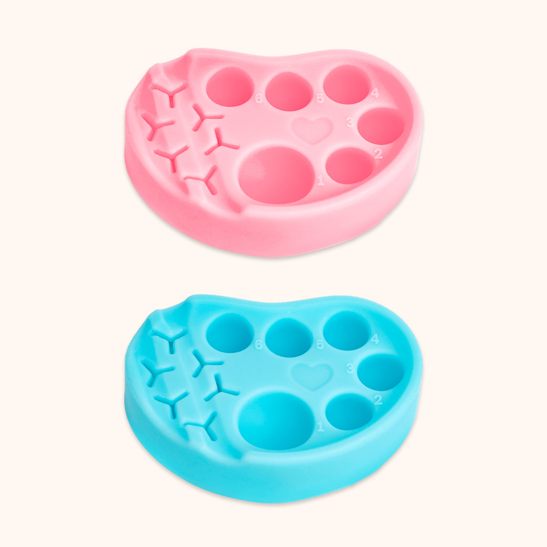 Reusable silicone lash lift palette with 6 glue wells and tool holders. Organizes perm lotion, fixer, glue and tools, ideal for professional lash perm and tint services.